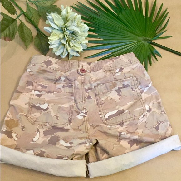 Anthropologie Wanderer Camo Shorts - Picture 4 of 5